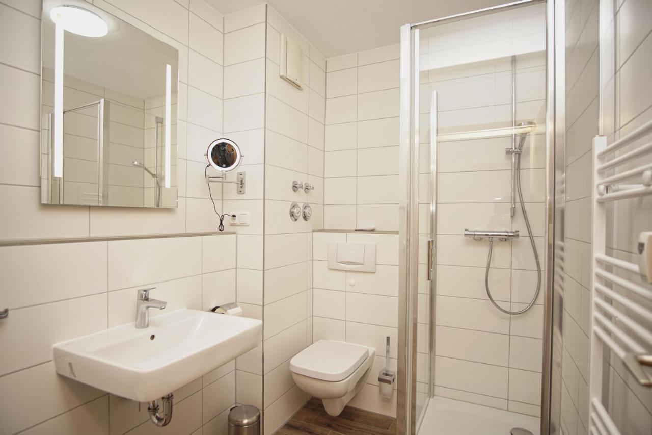 Terrasse, Gratis Nutzung Vom Ahoi Erlebnisbad Und Sauna In Sellin - Villa Karola Fewo 02 Gohren Bagian luar foto